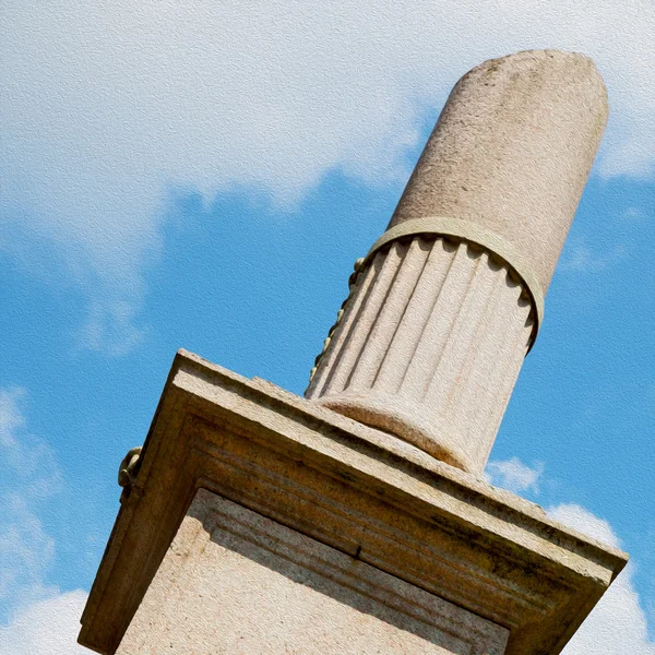 Stary kolumna w pochmurne niebo Europa Włochy — Zdjęcie stockowe