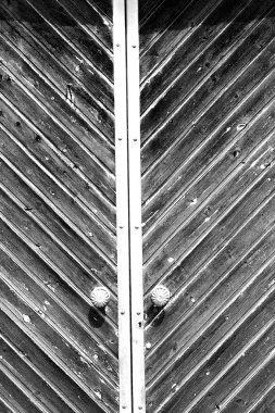 İtalya ancian ahşap ve geleneksel boya kapı elimden  