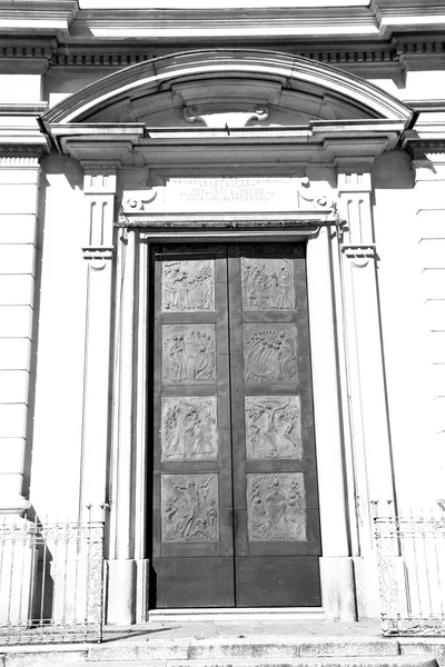 Старая дверь в Италии земля архитектура Европы и дерево исторический — стоковое фото