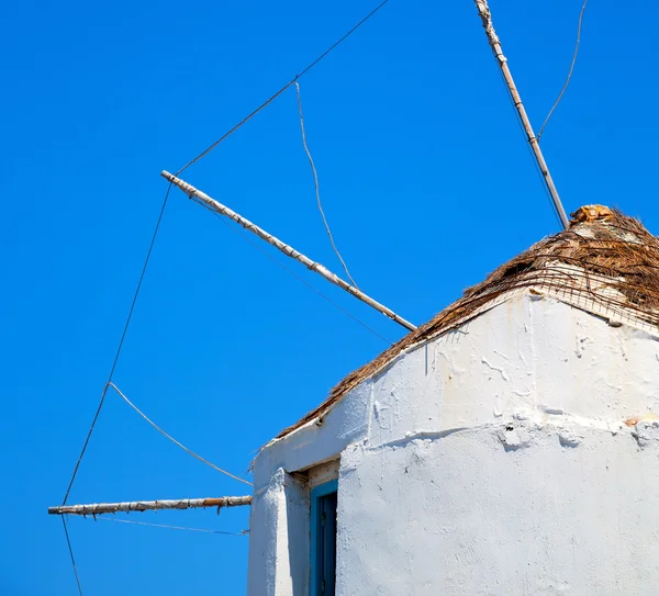 Vieux moulin à santorin grec europe et le ciel — Photo