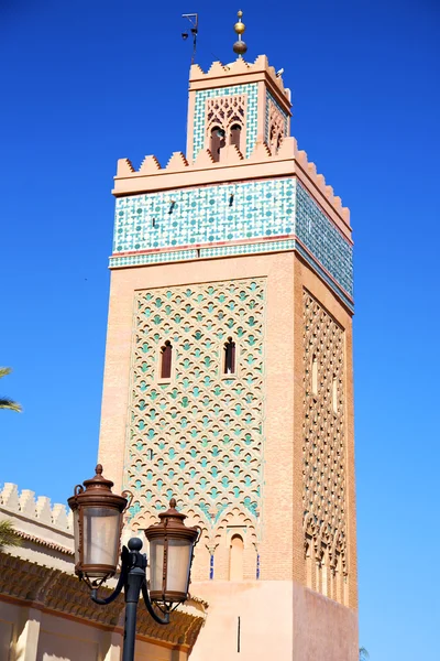 Maroc africa minarete la lámpara de calle azul —  Fotos de Stock