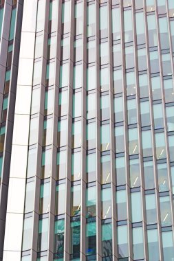 yeni binada ve pencere