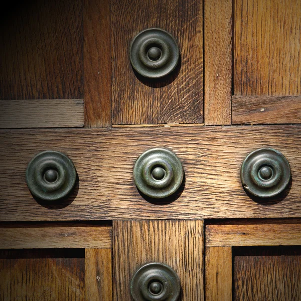 In london antique brown door  rusty  brass nail and light — Stock Photo, Image