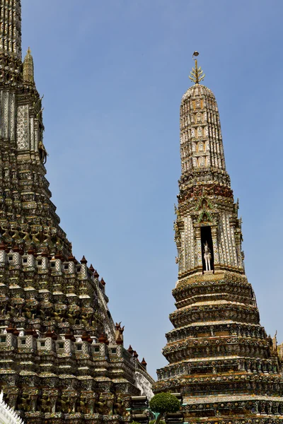 เอเชีย ไทยแลนด์ ในกรุงเทพมหานคร ท้องฟ้าและสีสัน ศาสนา — ภาพถ่ายสต็อก