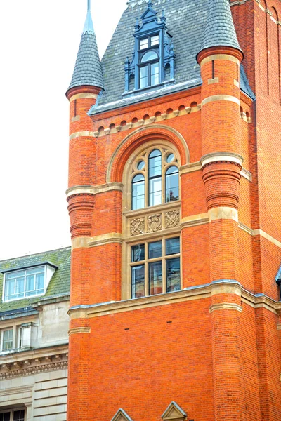 Arquitectura antigua de la pared exterior en las ventanas de Inglaterra — Foto de Stock
