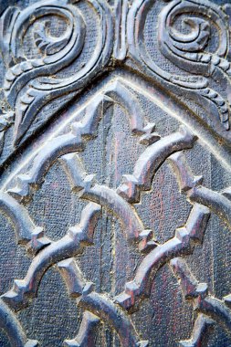  kırmızı kahverengi siyah kirli soyulmuş boya