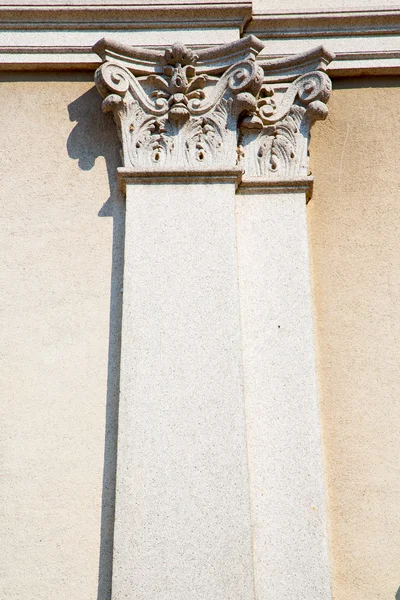 Abstrakte alte Säule aus Marmorziegeln — Stockfoto