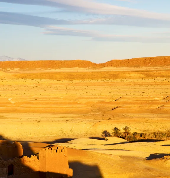 アフリカのモロッコ古いライニング、運転手の丘します。 — ストック写真