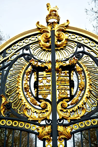 En Londres vieja puerta de metal real — Foto de Stock
