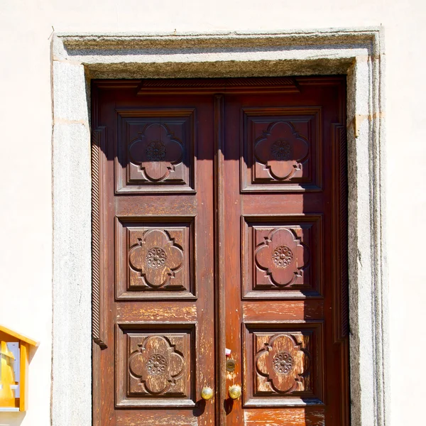 Old door in italy land europe architecture and wood the historic — Stock Photo, Image