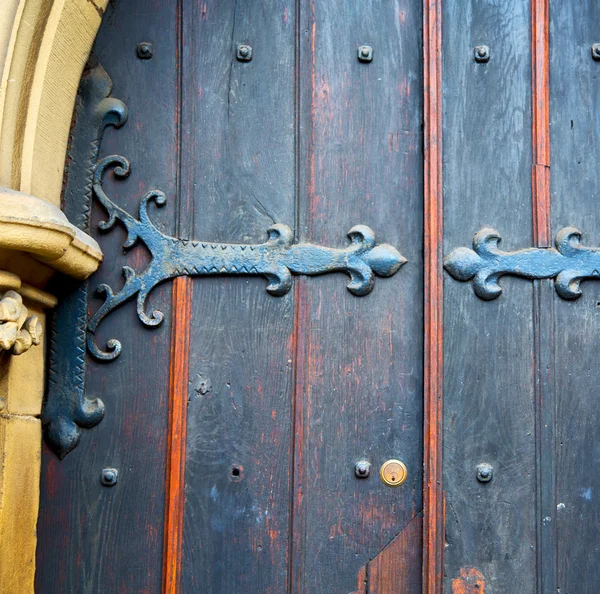 Parlamento di legno marrone a Londra vecchia porta e marmo antico — Foto Stock