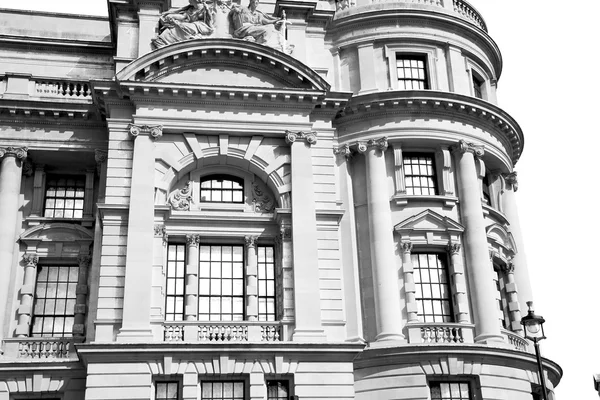 Arquitetura antiga exterior na Inglaterra londres europa parede e hist — Fotografia de Stock