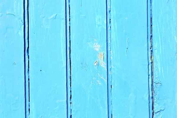 Pintura despojada em prego de porta de madeira azul — Fotografia de Stock