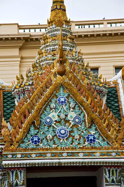 Thailandia asia nel tempio della pioggia di Bangkok cielo e col — Foto Stock