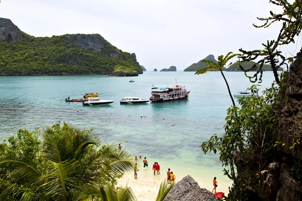 緑ラグーン海タイ コー パンガンのボート海岸線 — ストック写真