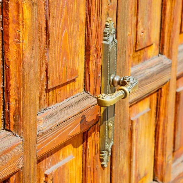 Europe old in  italy  antique close brown door and rusty lock  c — Stock Photo, Image