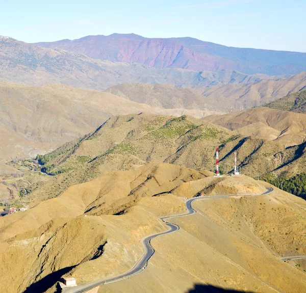 Dans la terre afrique marocaine la brousse sèche atlas montagne — Photo