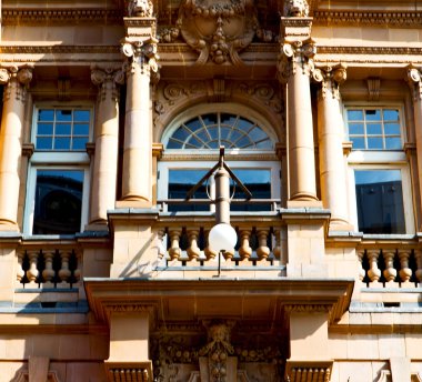 Londra 'daki eski Windon Duvarı tuğlayla ve camla kapladı 