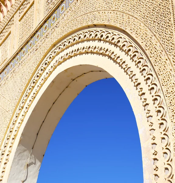 Morocco arch in africa old construction in the blue sky — Stock Photo, Image