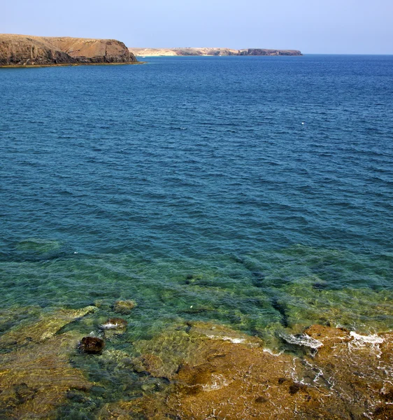 Costa em espanha lagoa almíscar praia iate água barco e verão — Fotografia de Stock