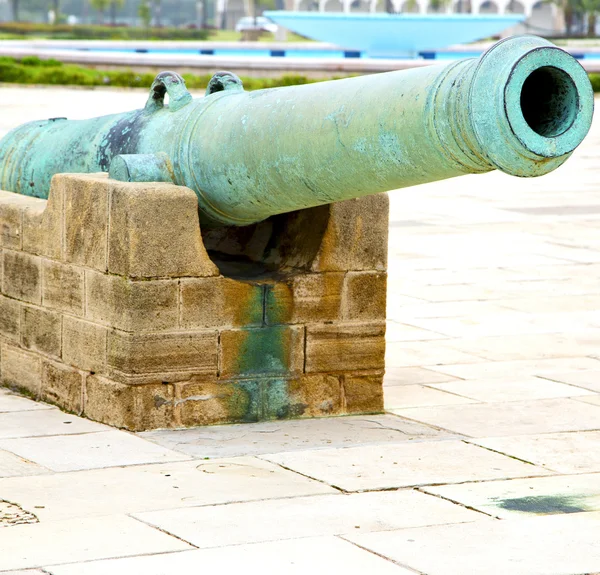 Bronze cannon in africa morocco  green  and the old pavement — Stock Photo, Image