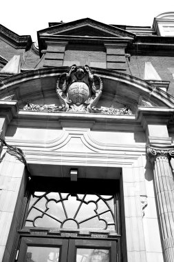 Avrupa Londra eski kırmızı tuğla duvar ve tarihsel pencere