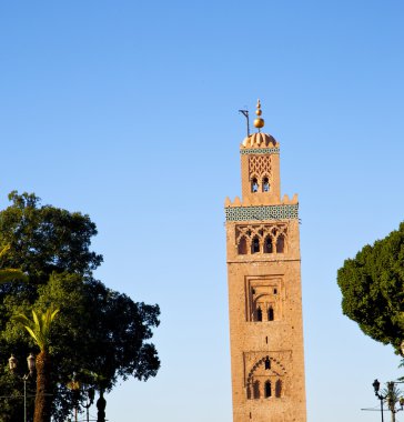 geçmiş maroc Afrika Minare din ve mavi gökyüzü