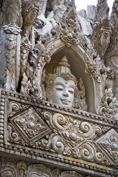 Siddharta en la cabeza del templo bangjalá — Foto de Stock
