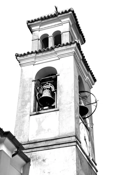 Antigua torre del reloj en italia Europa vieja piedra y campana —  Fotos de Stock