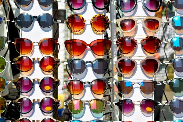 In occhiali da sole la luce e il riflesso — Foto Stock