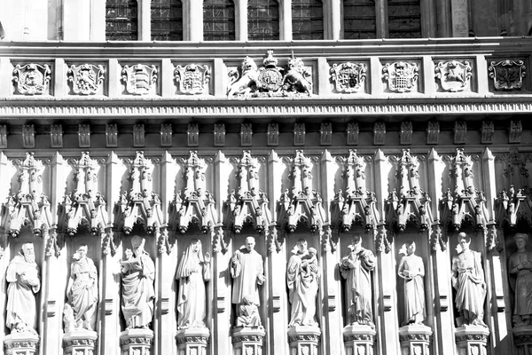 Inglaterra mármore histórico e estátua na cidade velha de Londres — Fotografia de Stock