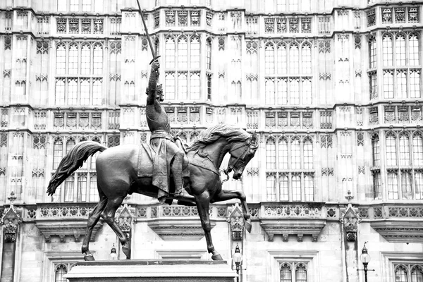 England historischer Marmor und Statue in der Altstadt von London — Stockfoto