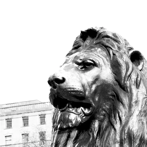 Inglaterra mármol histórico y estatua en la ciudad vieja de Londres — Foto de Stock