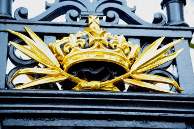 Londra İngiltere'de eski metal geçit Kraliyet Sarayı