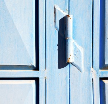 eski ahşap faca menteşeler paslanmış Fas Afrika mavi