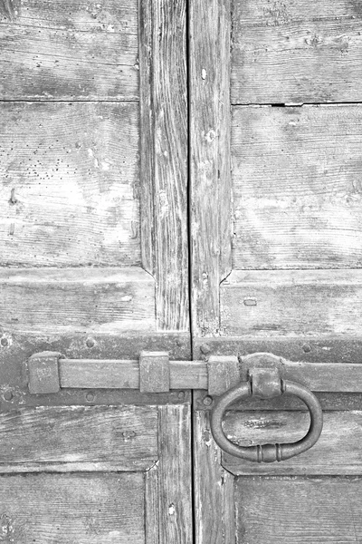 Europe old in  italy  antique close brown door and rusty lock  c — Stock Photo, Image