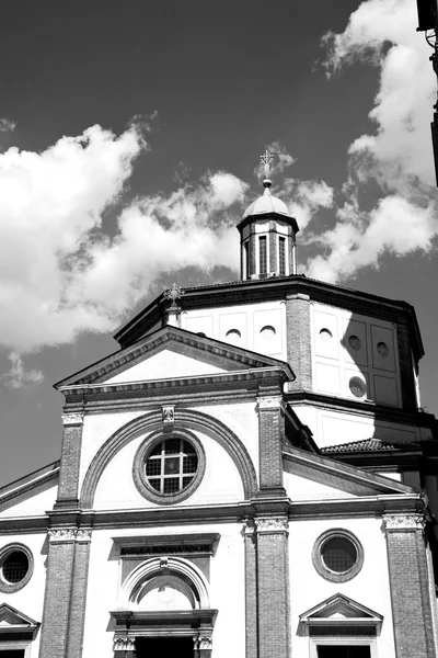 Zewnętrzne starej architektury w Europie Włochy Mediolan religii — Zdjęcie stockowe