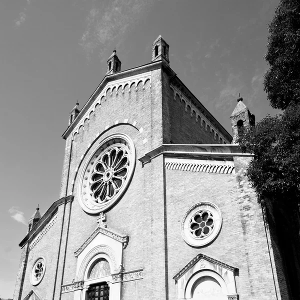 Costruzione di vecchie architetture in italia europa milano religione a — Foto Stock