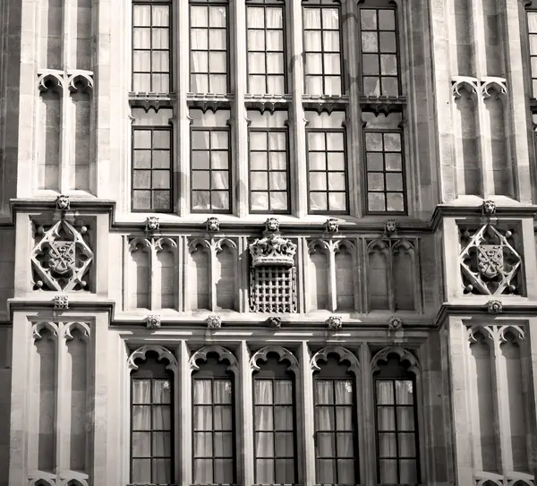 Velho em londres histórico parlamento vidro janela structu — Fotografia de Stock