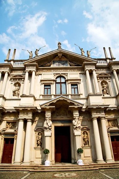 Construção de arquitetura antiga na luz do sol itália — Fotografia de Stock