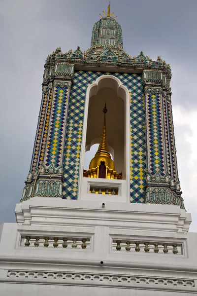 Tailandia Asia en Bangkok lluvia terraza colores religión — Foto de Stock