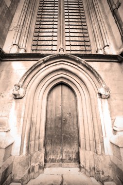 Londra eski kilise kapısına ve mermer antik weinstmister Manastırı