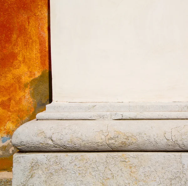 Abstrakte alte Säule im Land Europa Italien und Marmor — Stockfoto