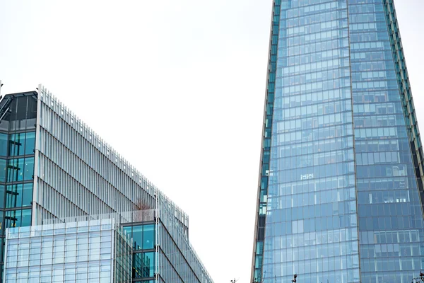 新しい建物ロンドンの超高層ビルと — ストック写真