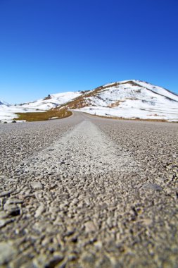 Akdeniz içinde arka plan tepe  