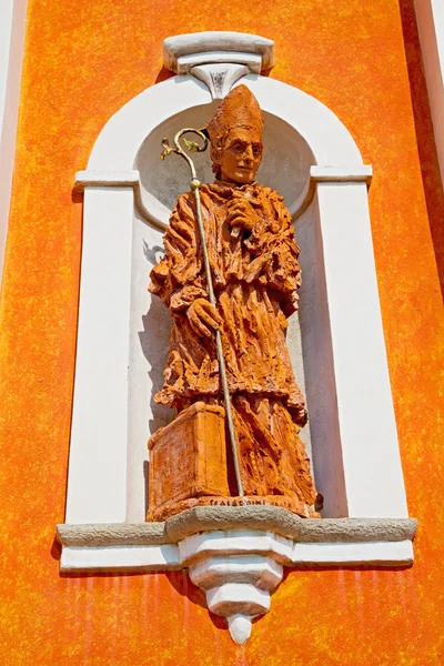 Mármol en la Europa histórica milan y estatua — Foto de Stock