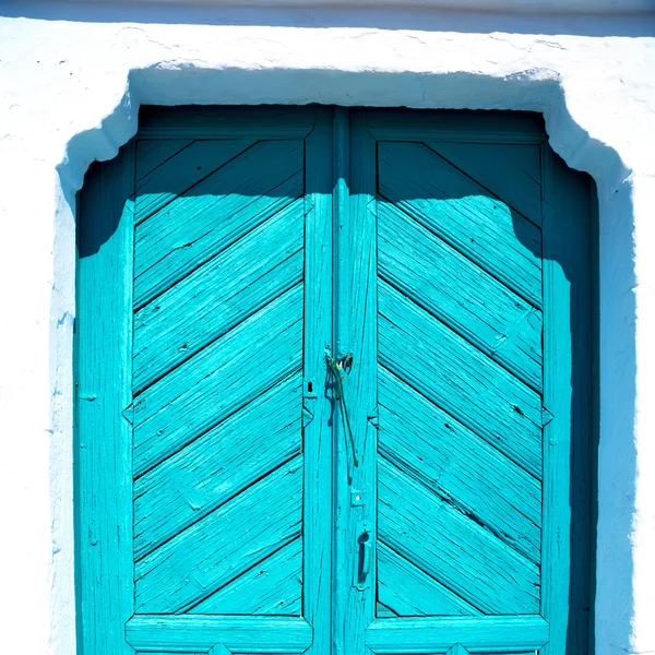 Puerta azul en pueblo antiguo santorini Grecia Europa y blanco w —  Fotos de Stock