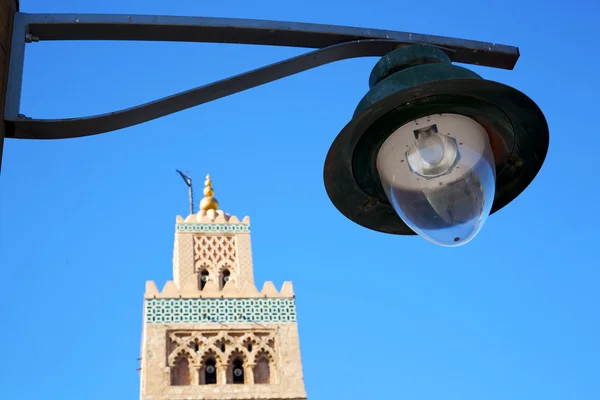 Maroc 街路灯と青い空の歴史 — ストック写真
