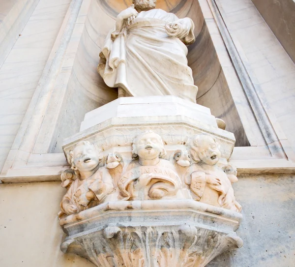 Marbre dans la vieille construction historique italie europe milan et sta — Photo
