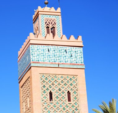 geçmiş maroc Afrika Minare din ve mavi gökyüzü